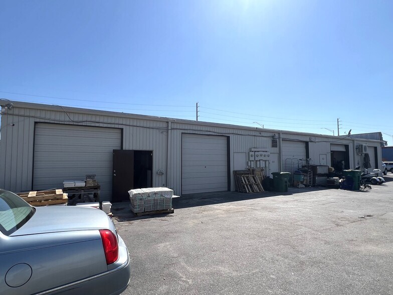More Photos Of 851-859 US Highway 41 Byp S, Venice Storefront For Lease