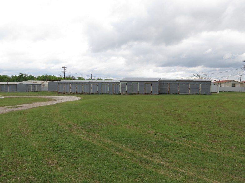 More Photos Of 3336 S Commerce St, Ardmore Self Storage For Sale