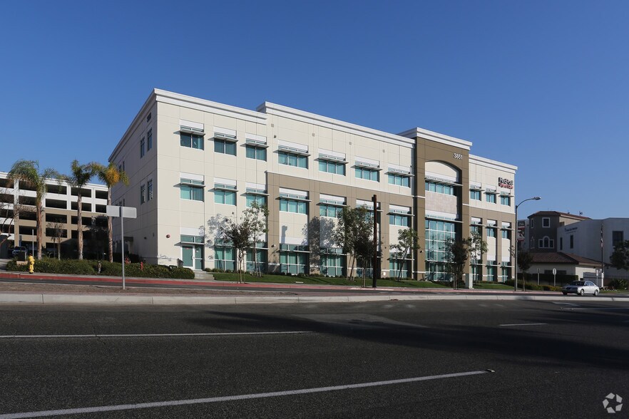 More Photos Of 3851 Katella, Los Alamitos Medical For Lease