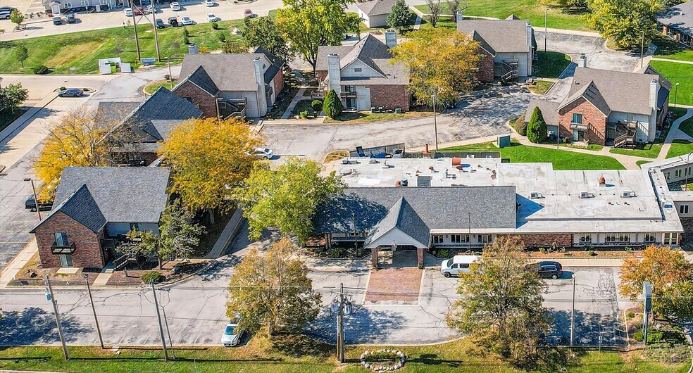 More Photos Of 1907 N Cunningham Ave, Urbana Hotel For Sale