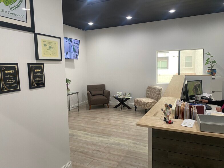 More Photos Of 6930 Owensmouth Ave, Canoga Park Office For Lease