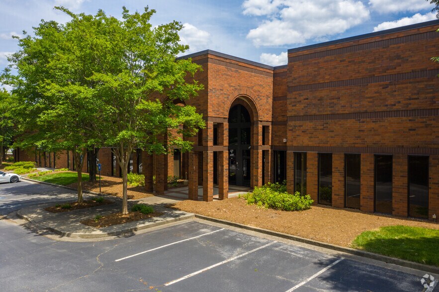 More Photos Of 8125 Troon Cir, Austell Unknown For Lease