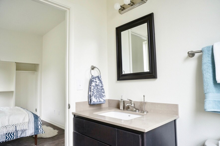 More Photos Of 1910 E Mill Plain Blvd, Vancouver Apartments For Sale