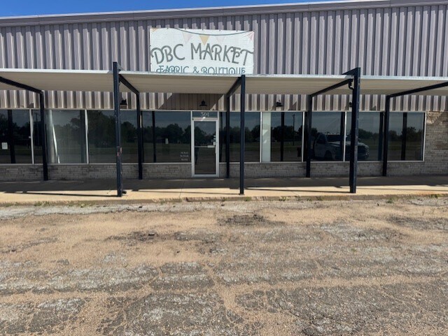 More Photos Of 304 W Mcartor Rd, Dodge City Unknown For Lease