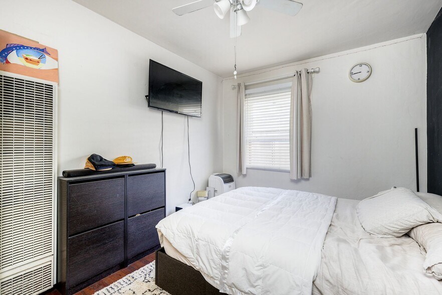 More Photos Of 4918 Del Monte Ave, San Diego Multifamily For Sale