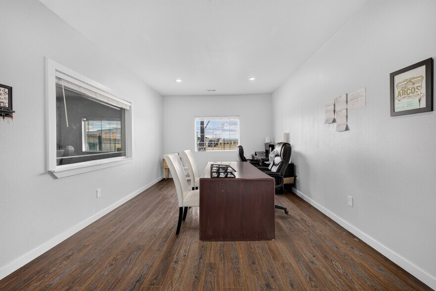 More Photos Of 506 E Stover Rd, Grandview Warehouse For Sale