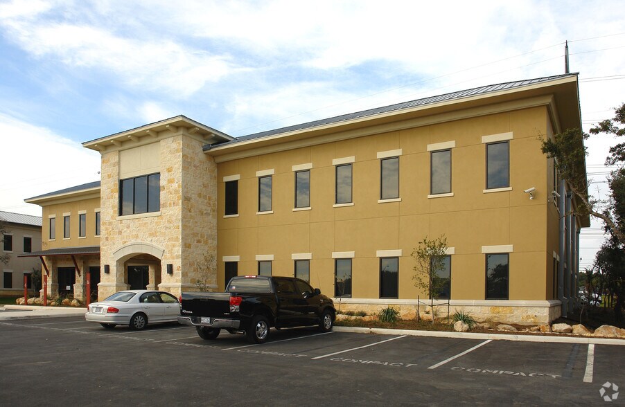 More Photos Of 335 E Sonterra Blvd, San Antonio Medical For Lease