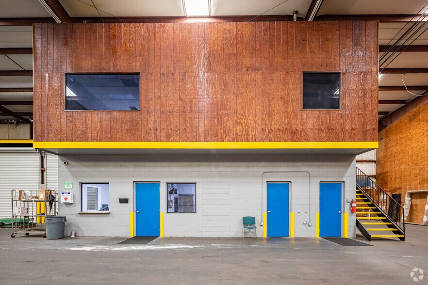 More Photos Of 7004 E Broadway Ave, Tampa Warehouse For Lease