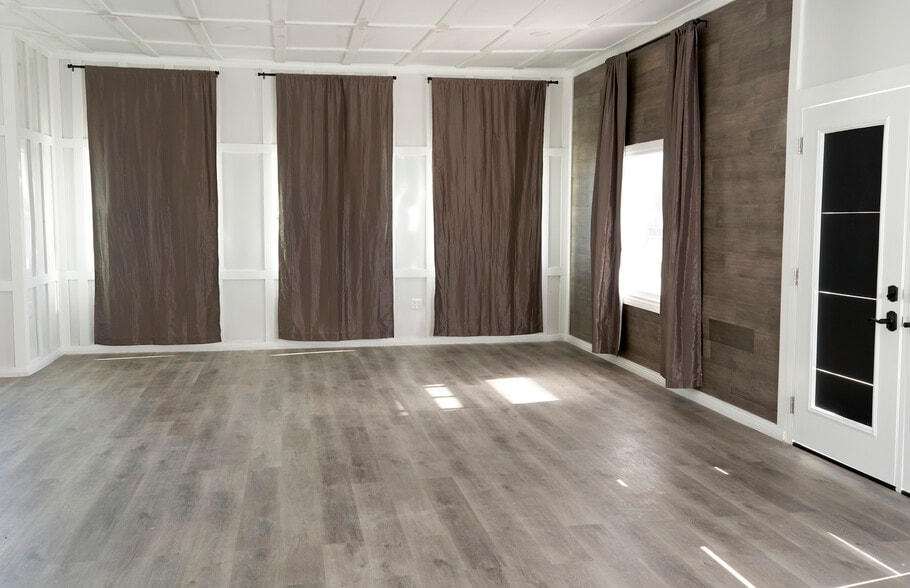 More Photos Of 395 N Tustin St, Orange Freestanding For Sale