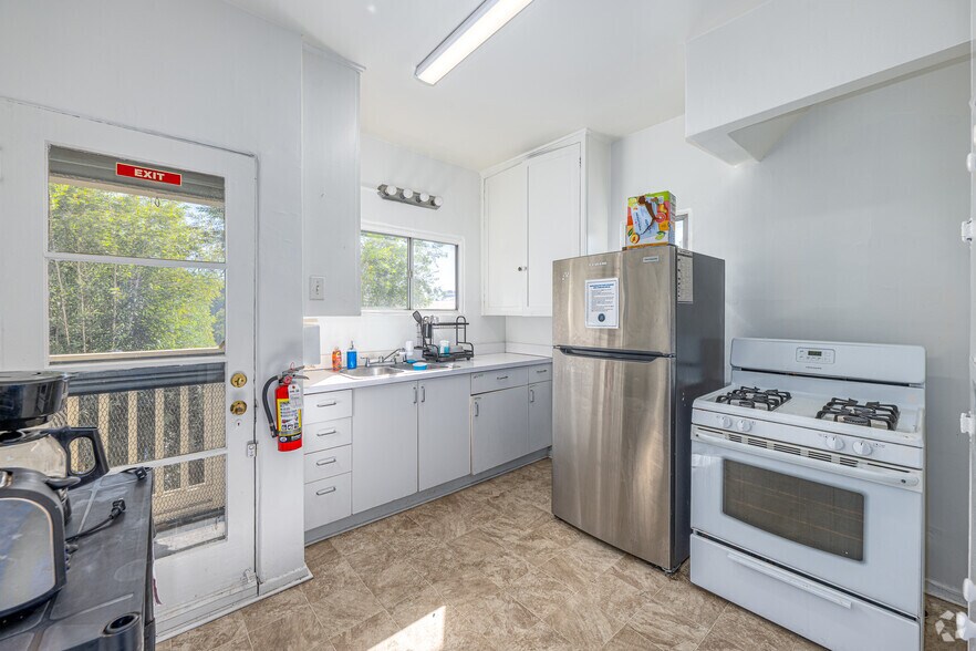 More Photos Of 146-154 N Holliston Ave, Pasadena Rehabilitation Center For Sale