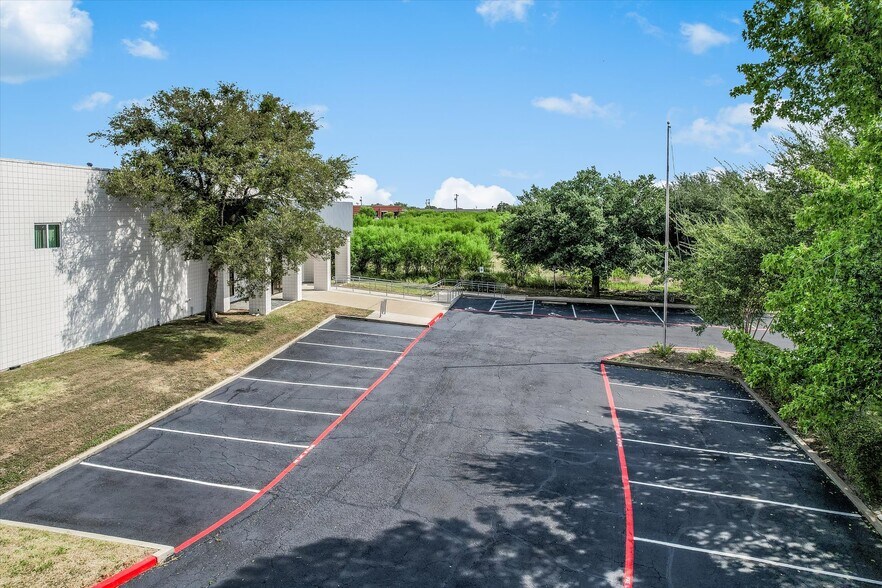 More Photos Of 400 S Heatherwilde Blvd, Pflugerville Manufacturing For Lease