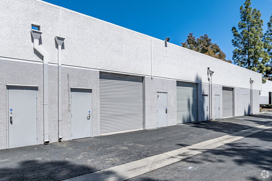 More Photos Of 12604 Hiddencreek Way, Cerritos Showroom For Lease