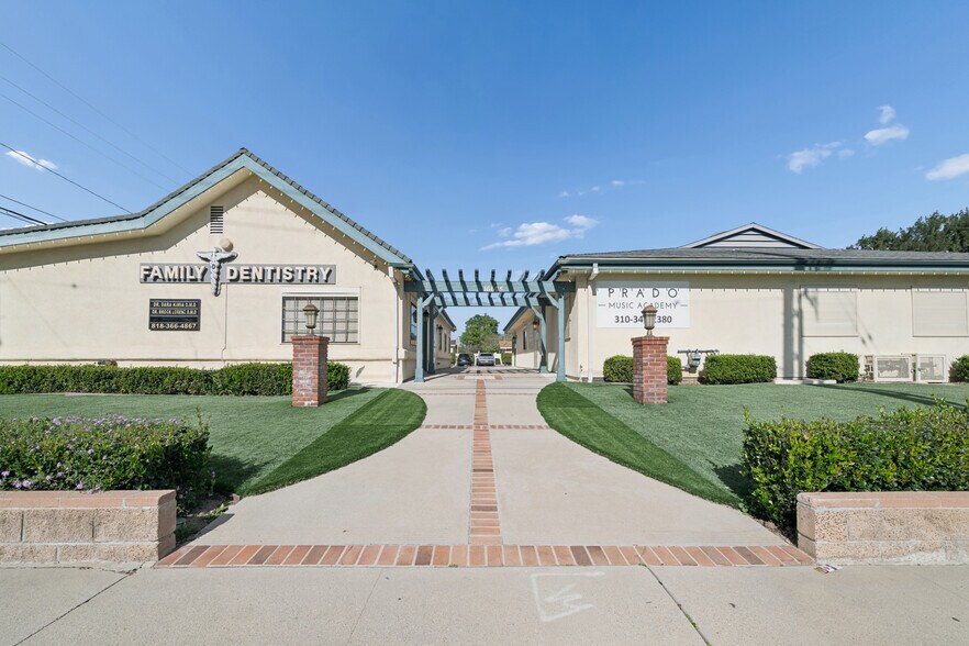 Primary Photo Of 16605 Devonshire St, Granada Hills Medical For Lease