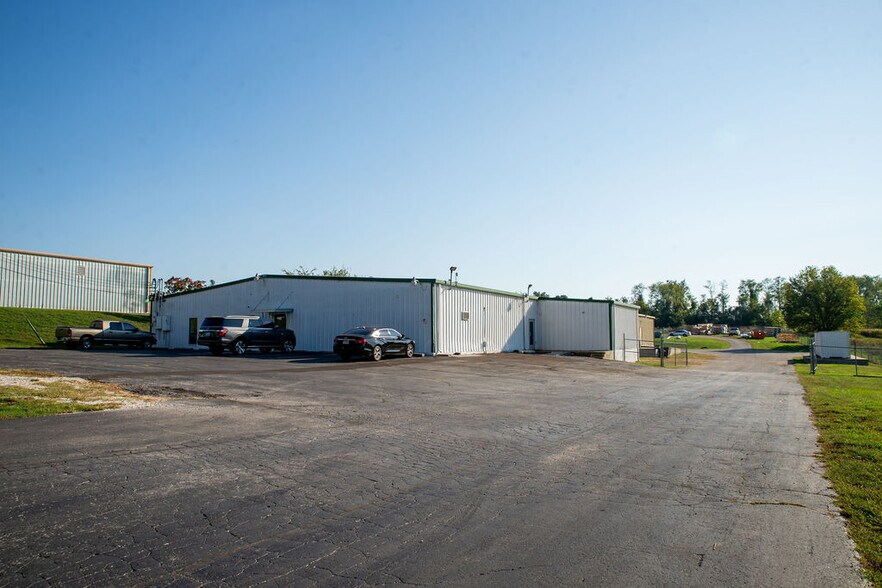 More Photos Of 1630 N Eldon Ave, Springfield Unknown For Lease