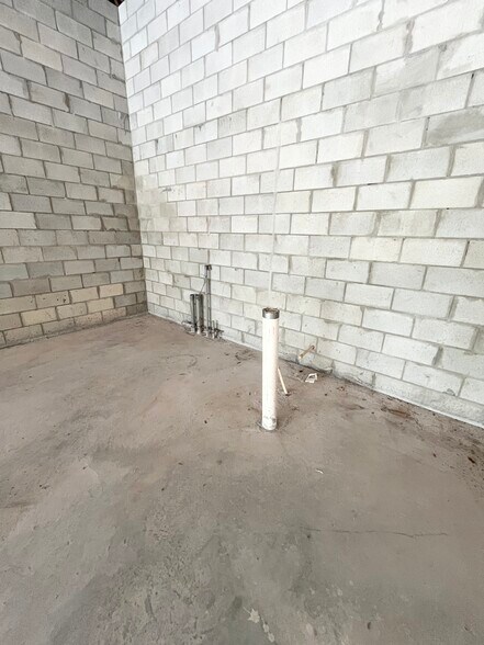 More Photos Of 727 Sebastian Blvd, Sebastian Storefront Retail Office For Lease