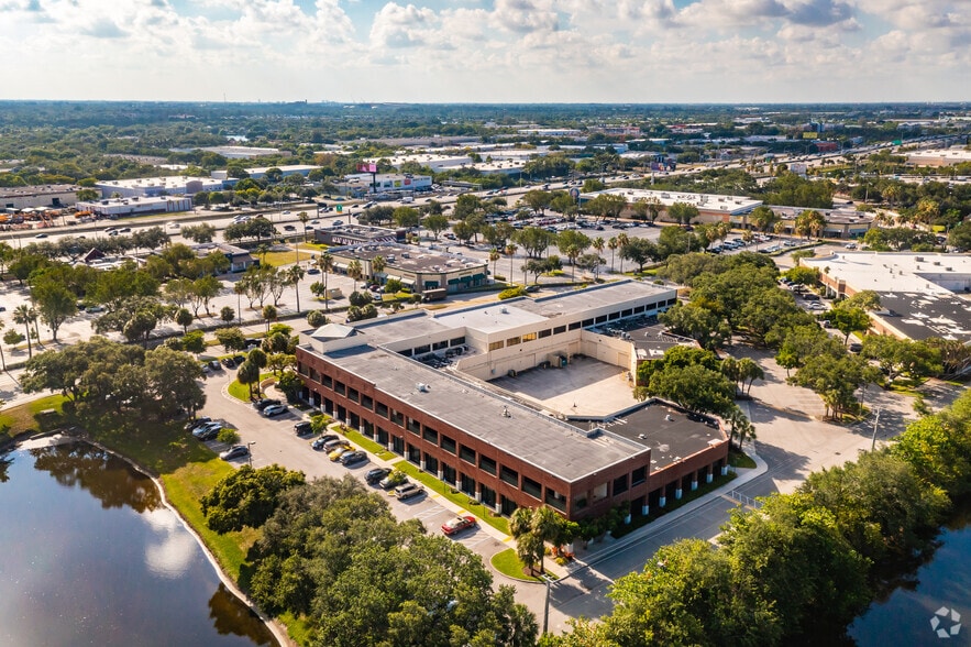 More Photos Of 1 Oakwood Blvd, Hollywood Unknown For Lease