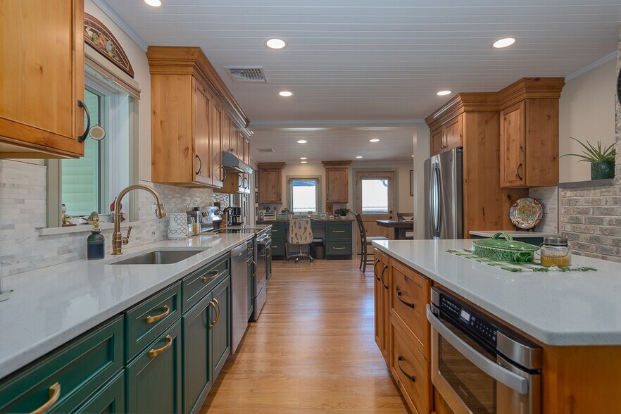 More Photos Of 73 Little York Rd, Warwick Garden Center For Sale