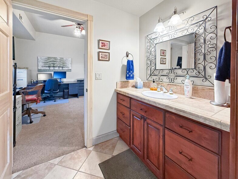 More Photos Of 63026 Powell Butte Hwy, Bend Airplane Hangar For Sale