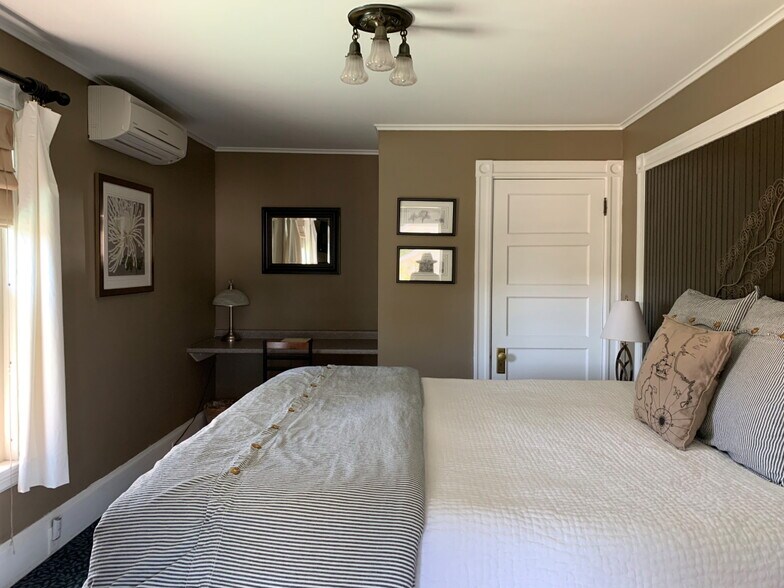 More Photos Of 548 Main St, Fryeburg Hotel For Sale