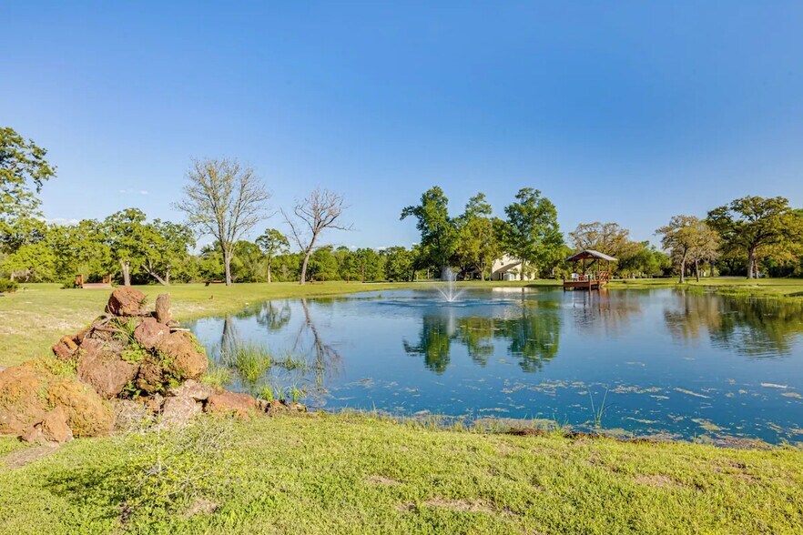 More Photos Of 601 N Shipp St, Madisonville Specialty For Sale