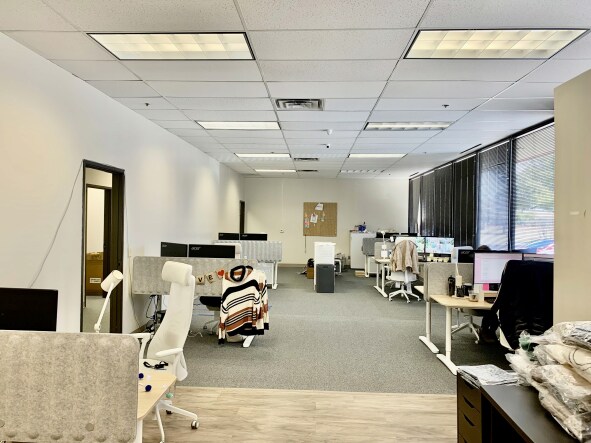 More Photos Of 8617 Ambassador Row, Dallas Showroom For Lease