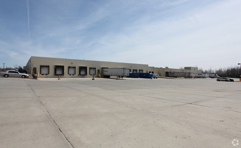 More Photos Of 401-407 S Leonard St, Liberty Industrial For Sale