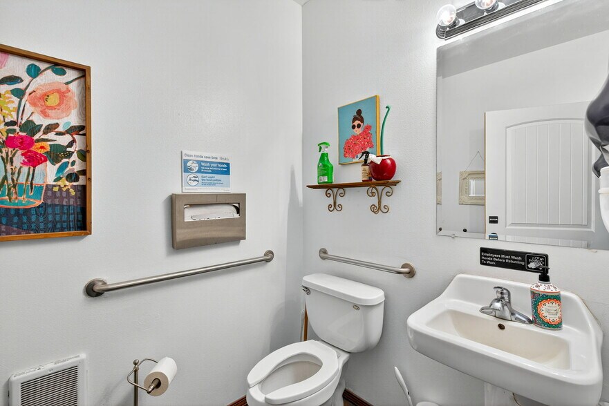 More Photos Of 1647 NE Market Dr, Fairview Apartments For Sale