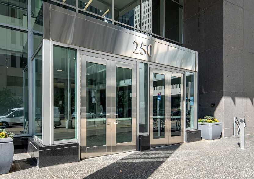 More Photos Of 250 Marquette Ave, Minneapolis Office For Lease