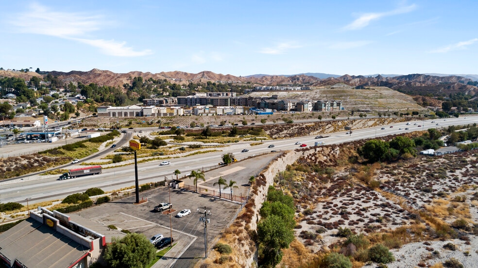 More Photos Of 16441 Delone St, Santa Clarita Land For Lease