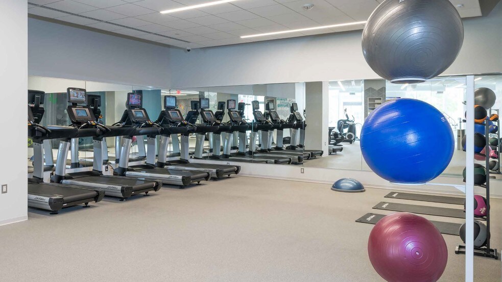 More Photos Of 601 New Jersey Ave NW, Washington Office For Lease