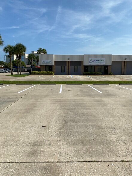 More Photos Of 1535 N Cogswell St, Rockledge Warehouse For Lease