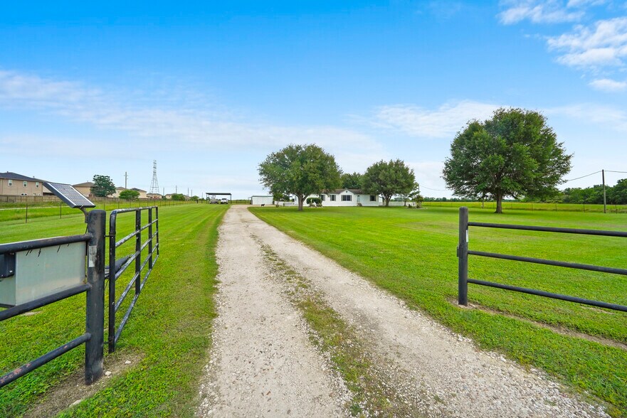 More Photos Of 16070 Warren Ranch Rd, Hockley Land For Sale