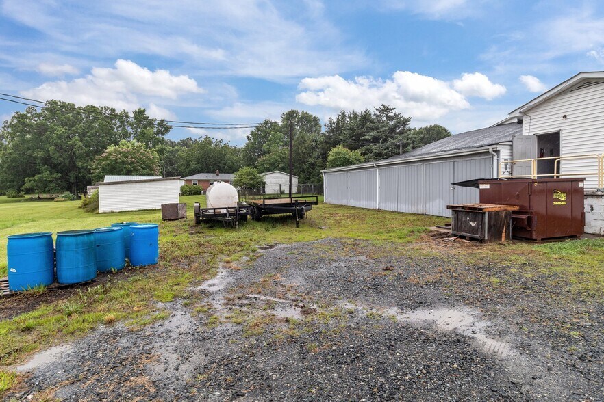 More Photos Of 704 N Central Ave, Locust Warehouse For Lease