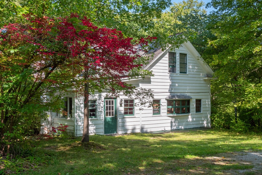 More Photos Of 535 Main Rd, Monterey Specialty For Sale