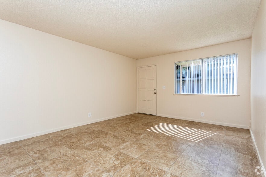 More Photos Of 1905 E Pontiac Way, Fresno Apartments For Sale