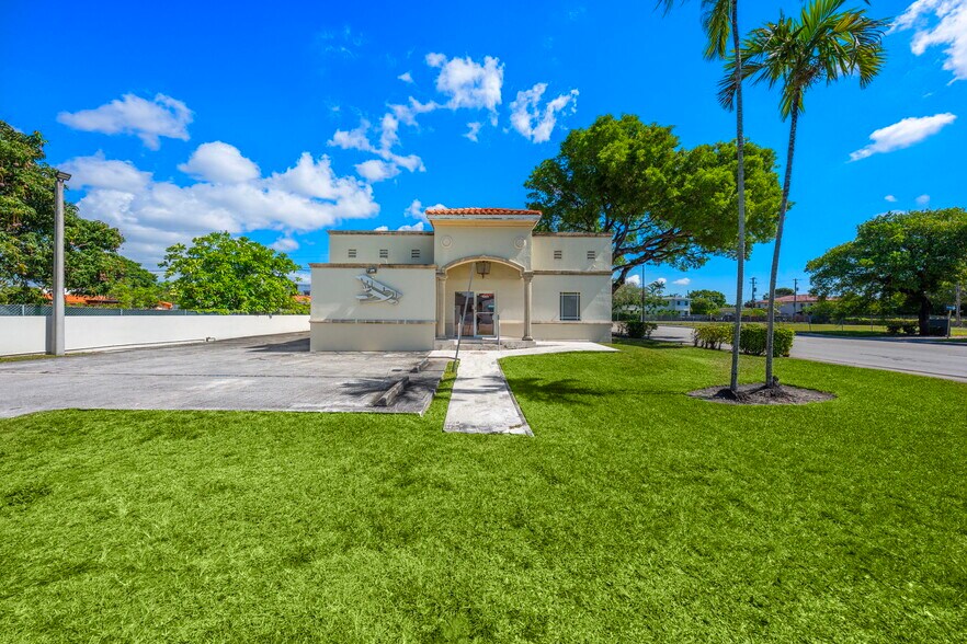 More Photos Of 4201 SW 11th St, Coral Gables Office For Sale