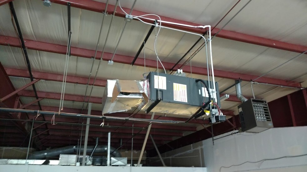 More Photos Of 400-460 Fame Rd, Dayton Light Distribution For Lease