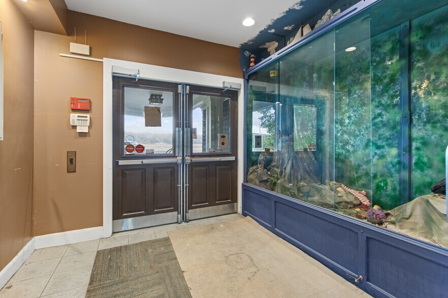 More Photos Of 1335 US ROUTE 1, Yarmouth Restaurant For Sale