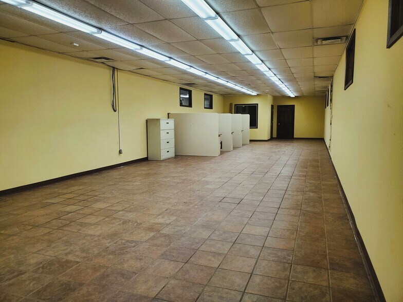 More Photos Of 7510-7512 Porter Rd, Niagara Falls Flex For Lease