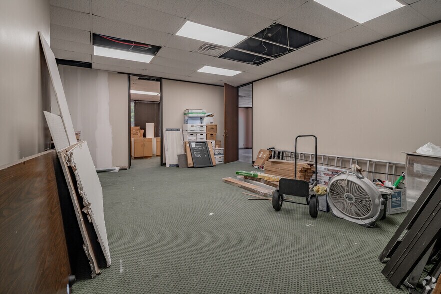 More Photos Of 4203-4211 Gardendale St, San Antonio Office For Lease