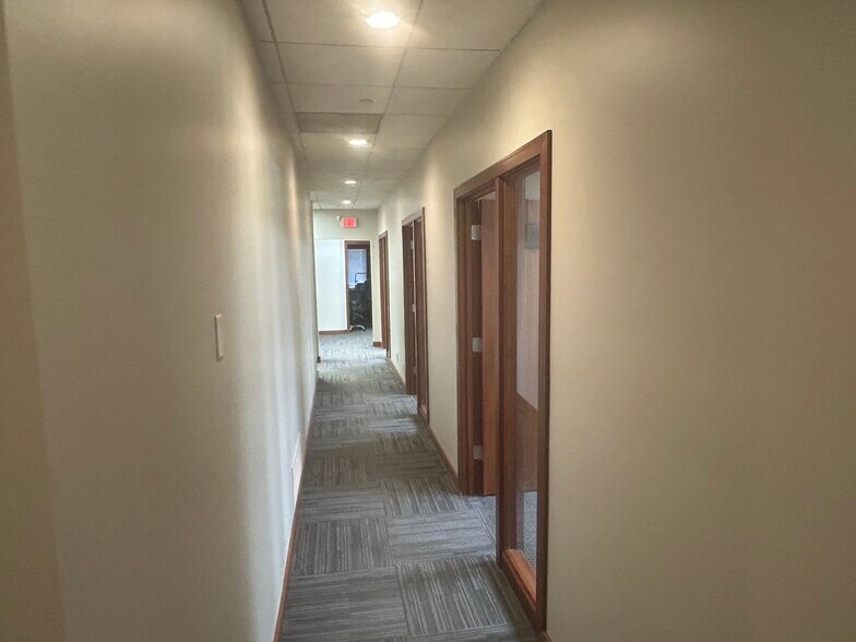 More Photos Of 2831 Dexter Dr, Elkhart Office For Lease