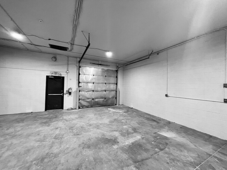 More Photos Of 1254-1256 W Cedar Ave, Denver Showroom For Sale