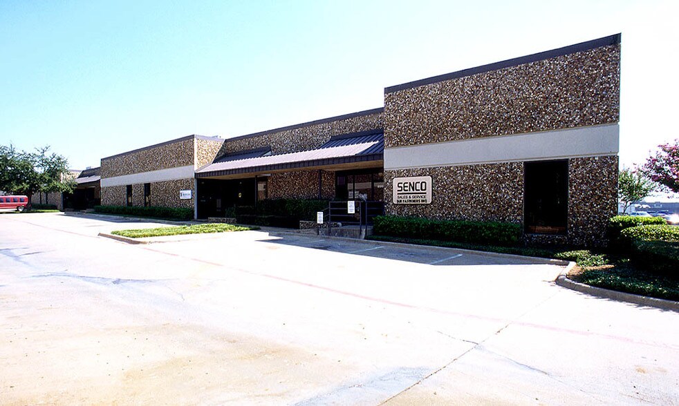 More Photos Of 1600 N Stemmons Fwy, Carrollton Flex For Lease