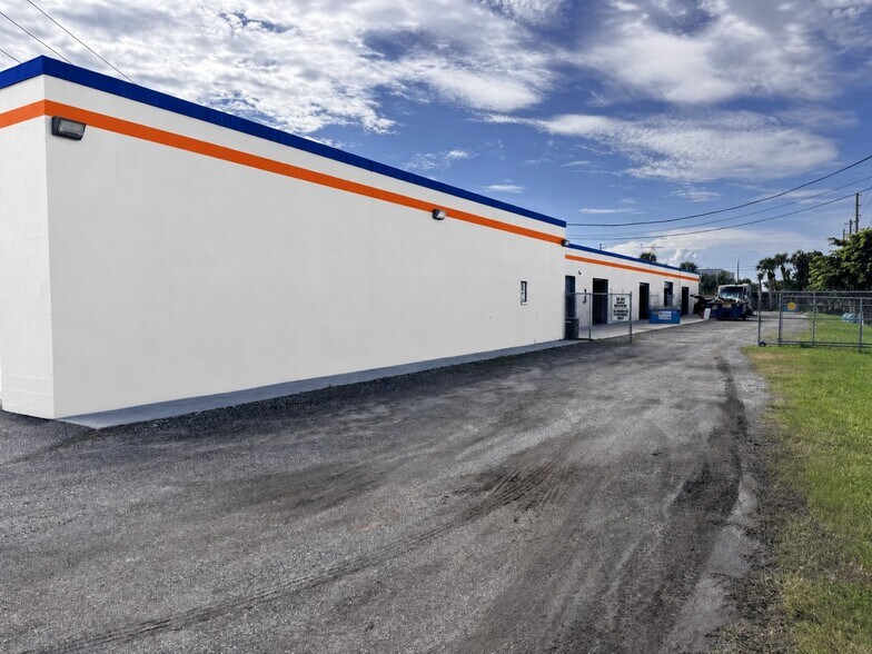 More Photos Of 10300 Us Highway 19 N, Pinellas Park Manufacturing For Lease