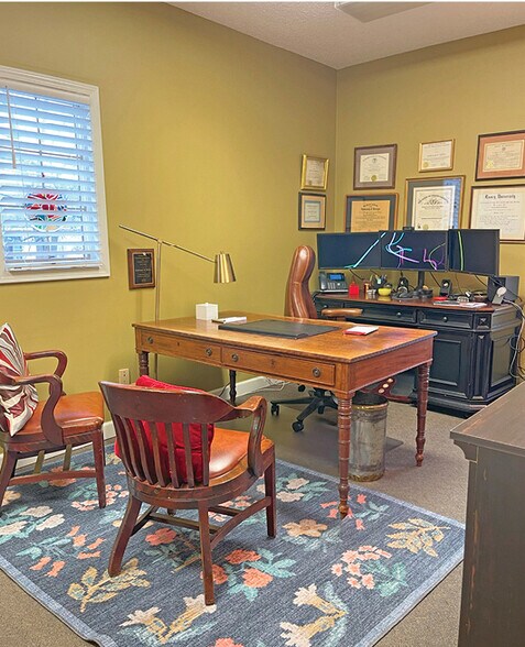 More Photos Of 668 Colonial Rd, Memphis Office For Sale