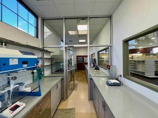 More Photos Of 640 N Fountain Ave, Springfield Freestanding For Sale