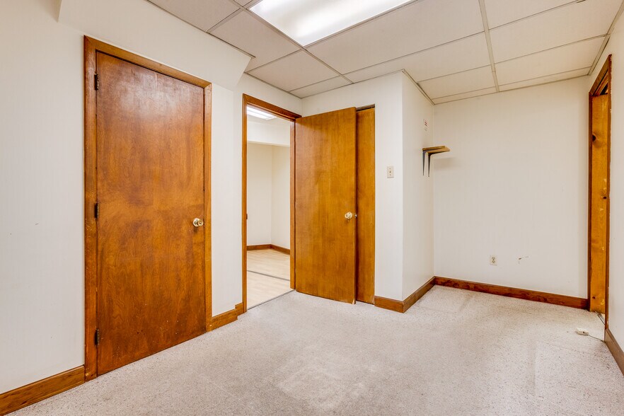 More Photos Of 6300 Forward Ave, Pittsburgh Storefront Retail Residential For Lease