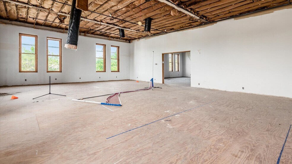 More Photos Of 701 Main St, Dresden Storefront For Lease