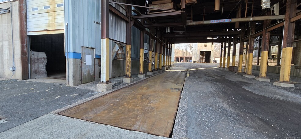 More Photos Of 46 Apel Pl, Manchester Warehouse For Sale