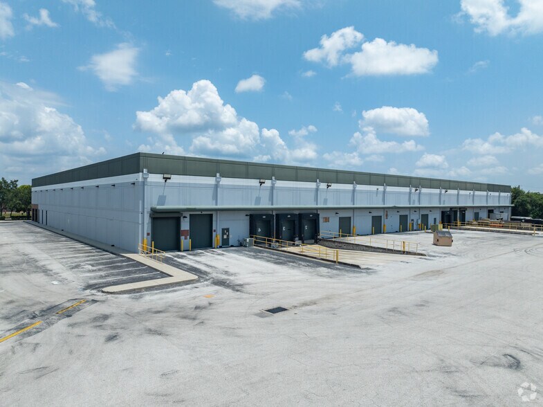 More Photos Of 2005 Gandy Blvd, Saint Petersburg Unknown For Lease